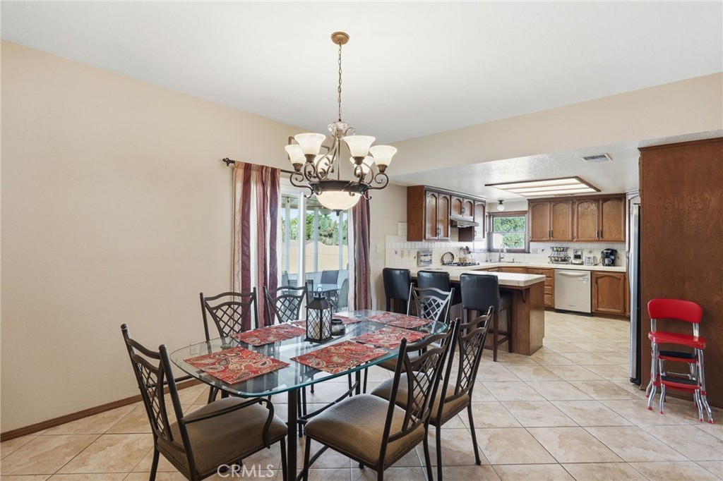 11135 Old Fashion Way Riverside, CA 92503 - Photo 7 of 47