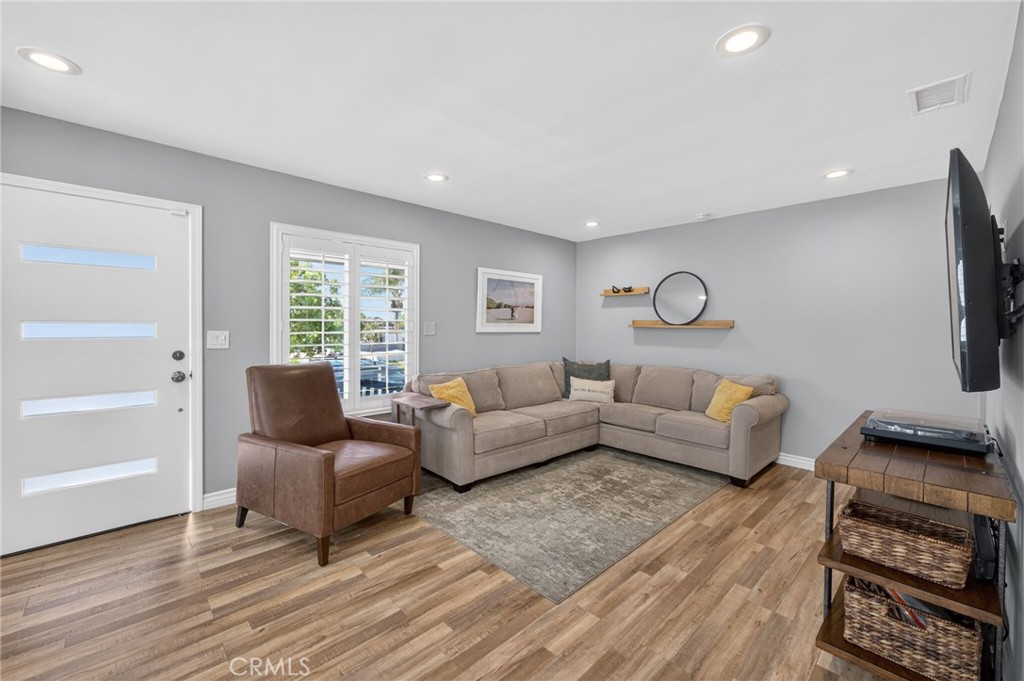 5722 Waring Road San Diego, CA 92120 - Photo 9 of 43