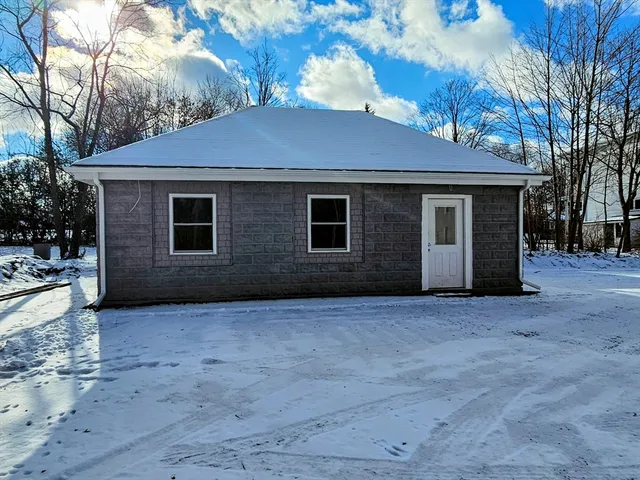 $2,300 | 32 West Street, Unit 3, Middleboro, MA 02346