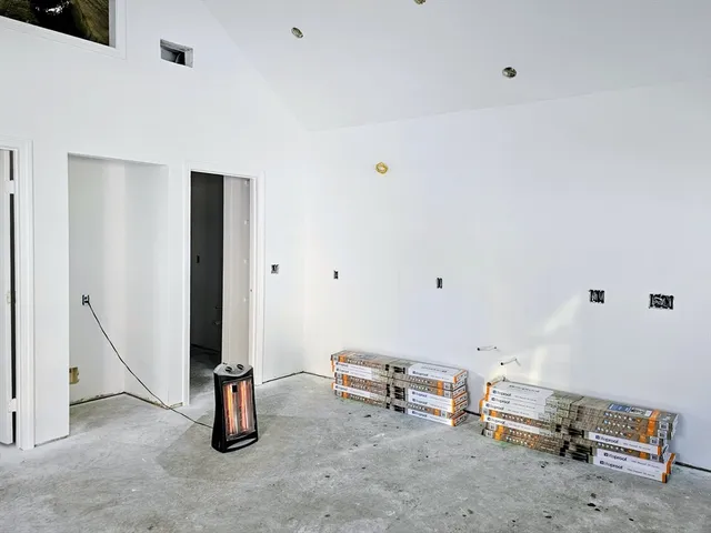 $2,300 | 32 West Street, Unit 3, Middleboro, MA 02346