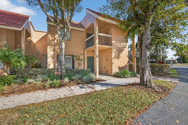 $299,900 | 11282 Green Lake Drive, Unit 104, Boynton Beach, FL 33437
