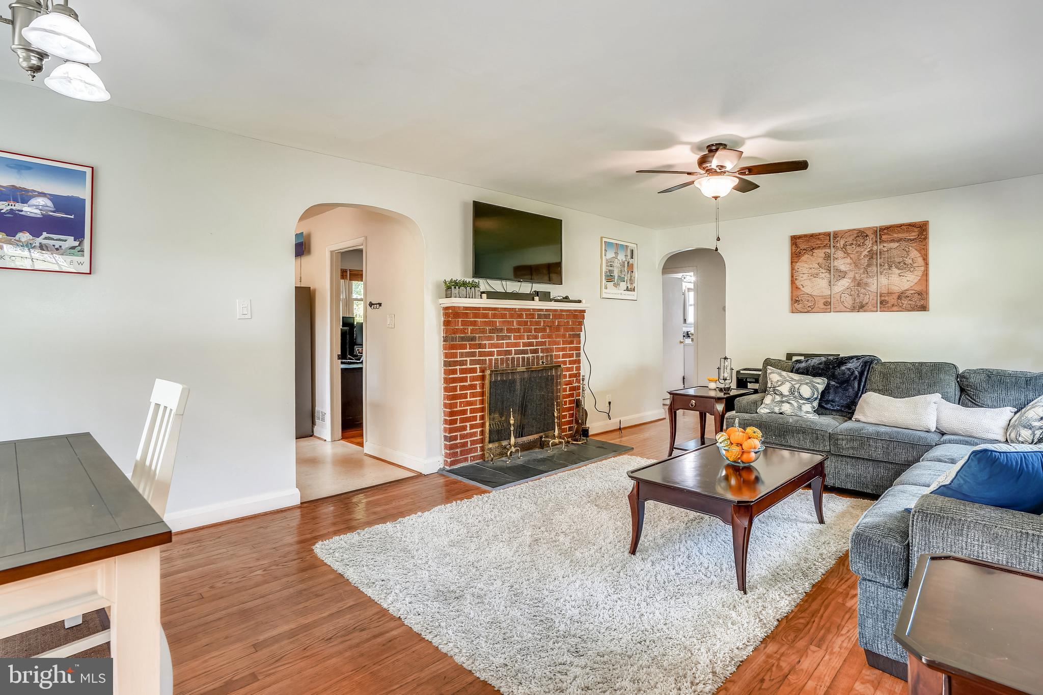511 Dogwood Road Linthicum, MD 21090 - Photo 8 of 39 Living room view