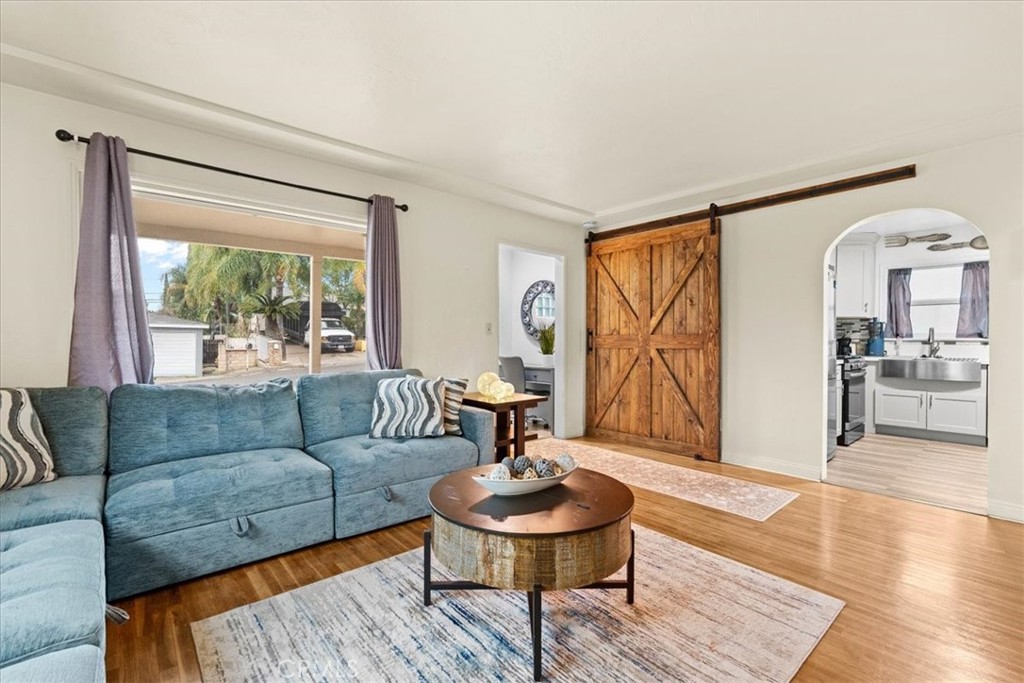 11661 Valverda Avenue Riverside, CA 92505 - Photo 6 of 37