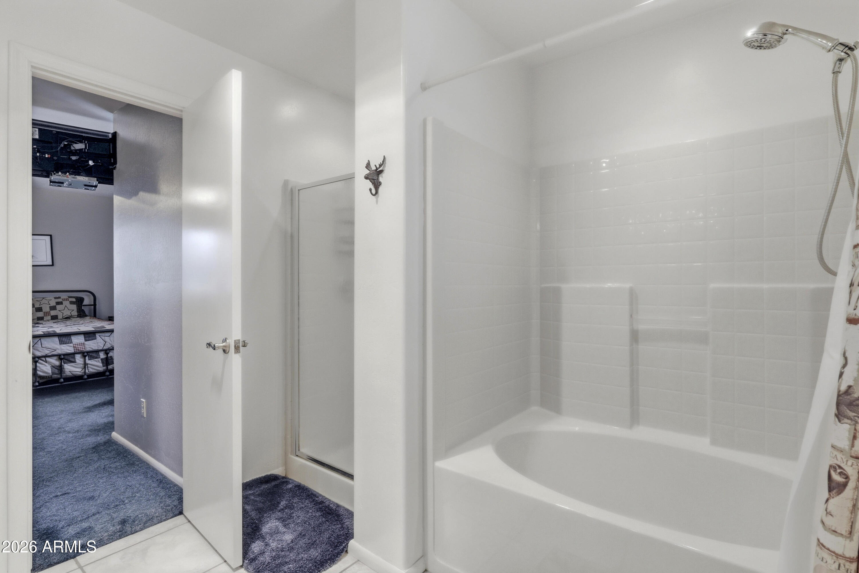 1992 Red Deer Run Overgaard, AZ 85933 - Photo 18 of 35 a bathroom with a bathtub and a shower