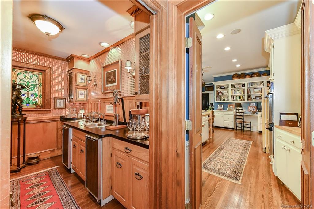 1607 Brandon Road Charlotte, NC 28207 - Photo 14 of 36 Gallery Image 14