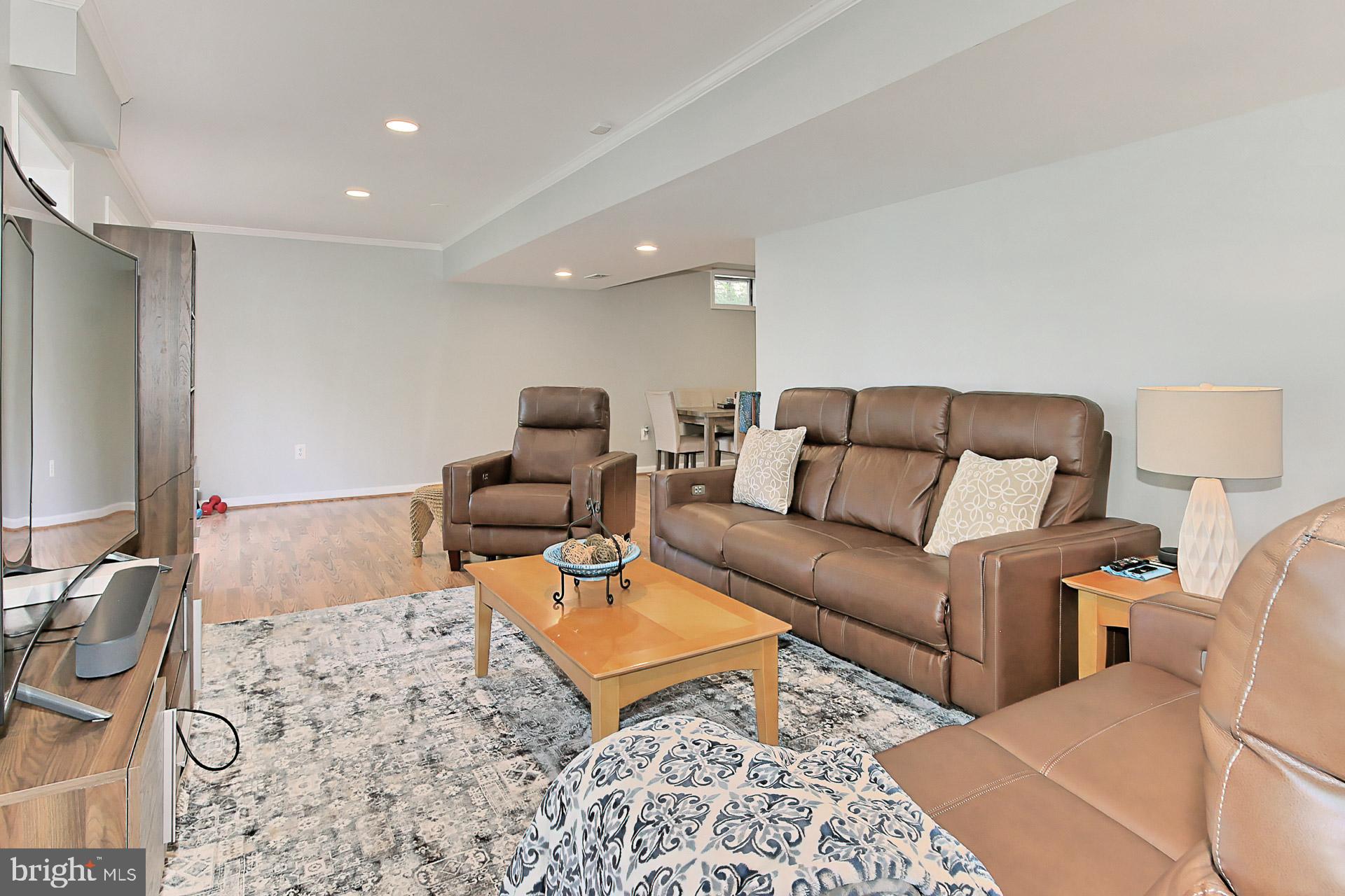 10852 Grovehampton Court Reston, VA 20194 - Photo 34 of 46 Gallery Image 34