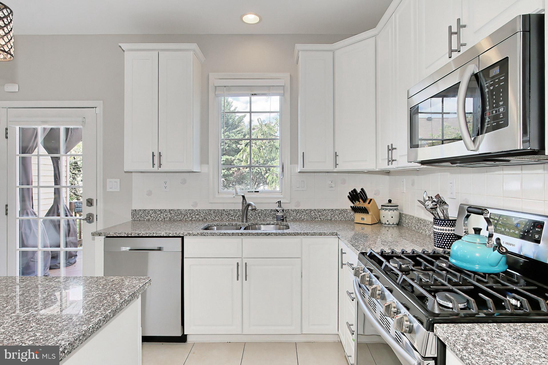 10852 Grovehampton Court Reston, VA 20194 - Photo 10 of 46 Gallery Image 10