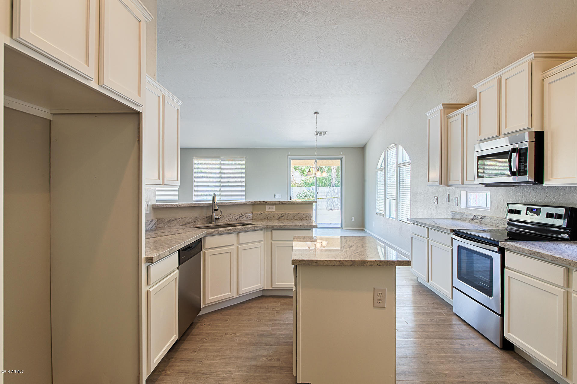 2034 West Carson Road Phoenix, AZ 85041 - Photo 9 of 35 ChaseCapture-9