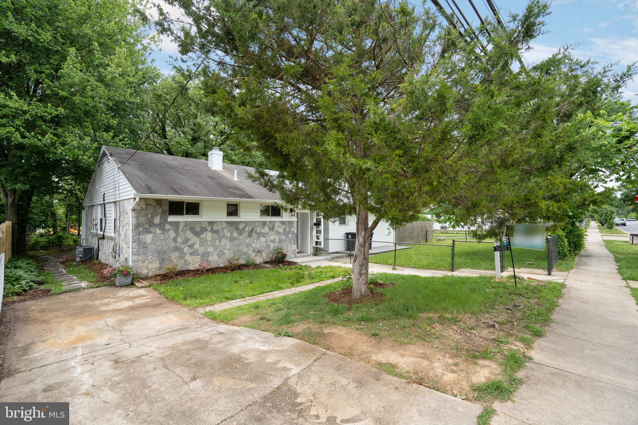 7633 Greenleaf Road Landover, MD 20785 - Photo 3 of 37