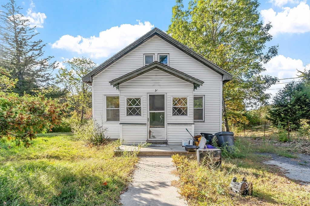 31 South Street Townsend, MA 01469 - Photo 2 of 42 a front view of a house with swimming pool having outdoor seating