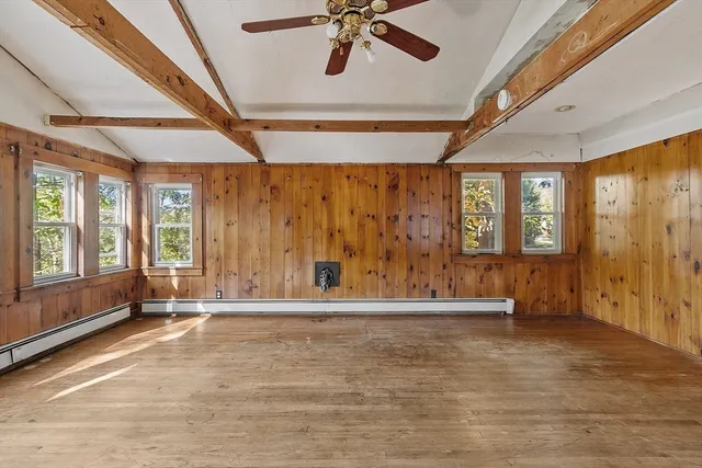 a view of an entryway with a livingroom