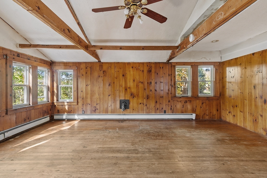 31 South Street Townsend, MA 01469 - Photo 5 of 42 a view of an entryway with a livingroom
