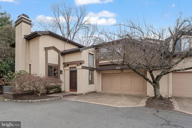 a house view with a outdoor space