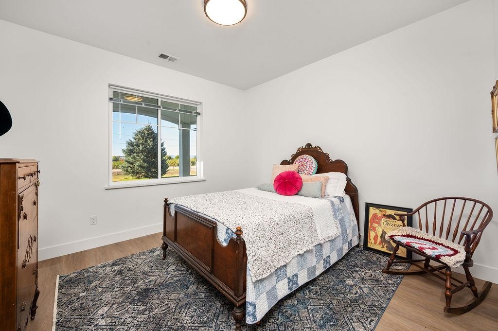 3644 G G 7/10 Road Palisade, CO 81526 - Photo 21 of 42 a bedroom with a bed and a window