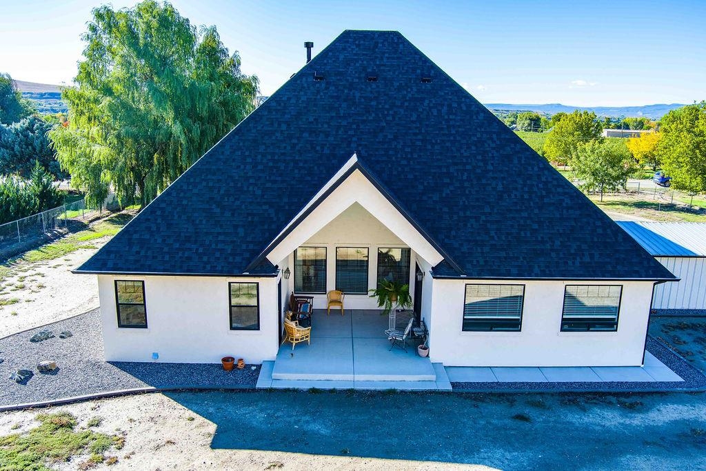 3644 G G 7/10 Road Palisade, CO 81526 - Photo 30 of 42 a front view of a house with garden