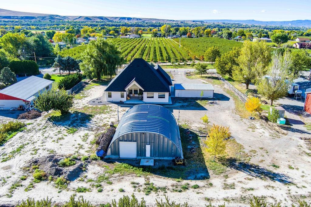 3644 G G 7/10 Road Palisade, CO 81526 - Photo 31 of 42 a view of a backyard with plants and lake view