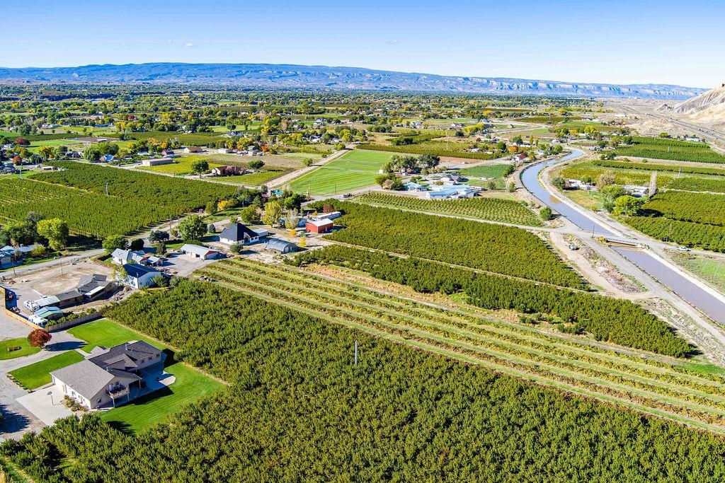 3644 G G 7/10 Road Palisade, CO 81526 - Photo 37 of 42 a view of a city with an ocean view