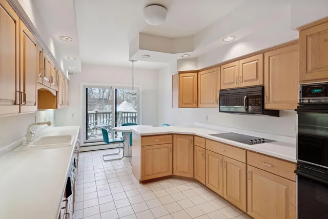 $499,900 | 12700 Sherwood Place, Unit 102, Minnetonka, MN 55305