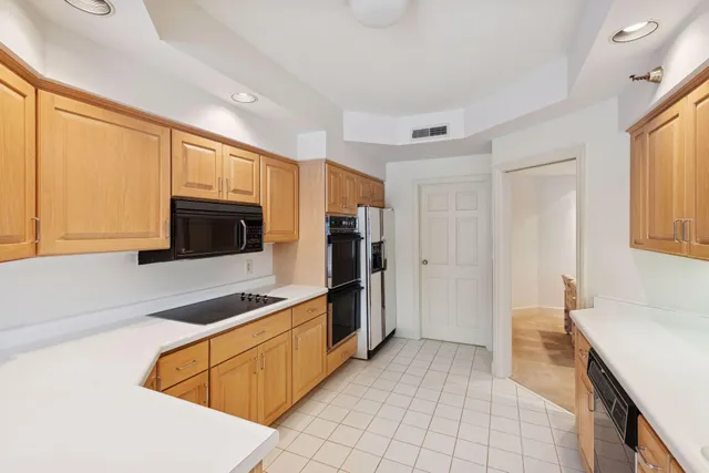 $499,900 | 12700 Sherwood Place, Unit 102, Minnetonka, MN 55305