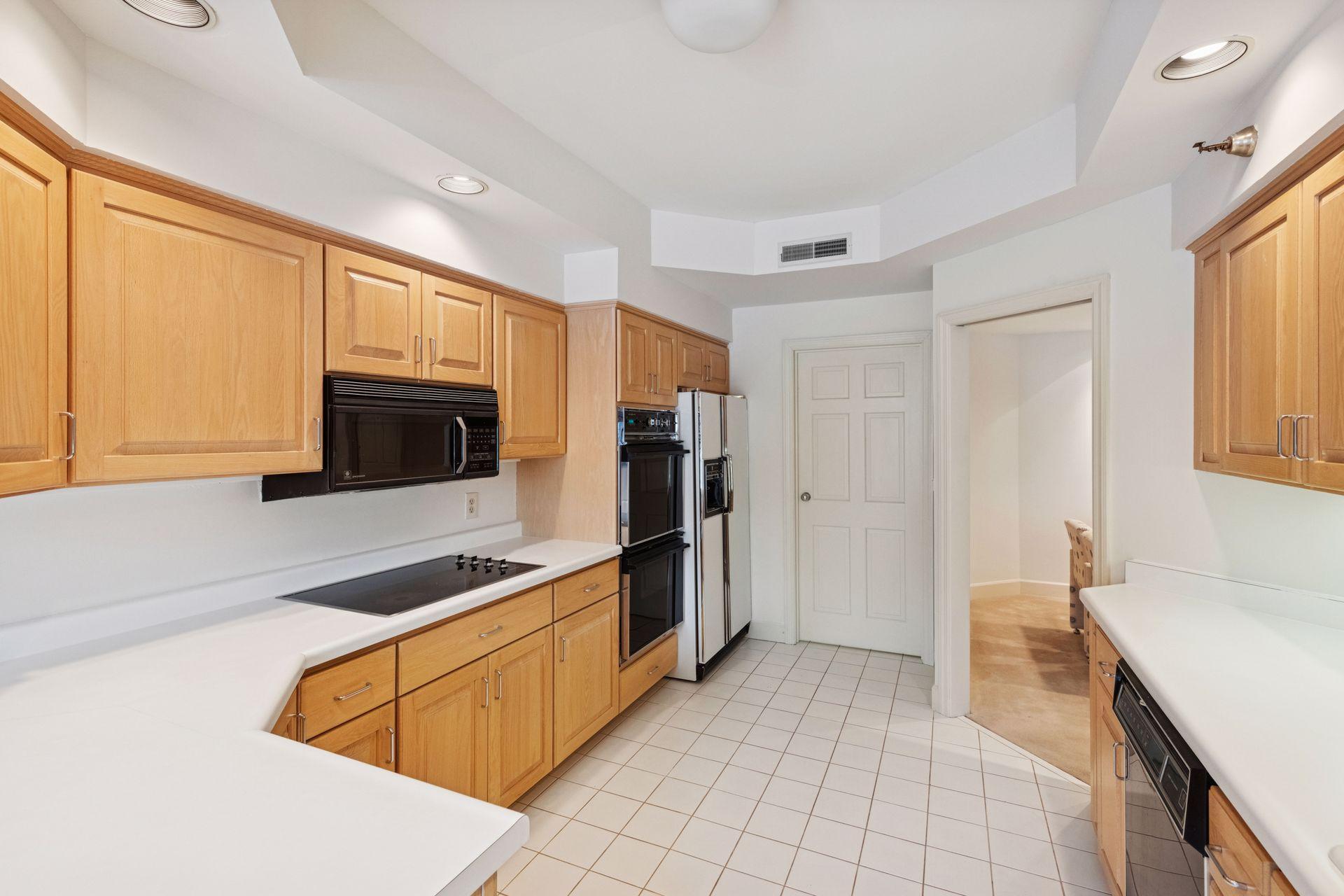 12700 Sherwood Place, Unit 102 Minnetonka, MN 55305 - Photo 13 of 50