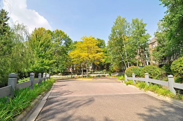 $499,900 | 12700 Sherwood Place, Unit 102, Minnetonka, MN 55305