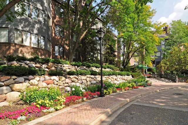 $499,900 | 12700 Sherwood Place, Unit 102, Minnetonka, MN 55305