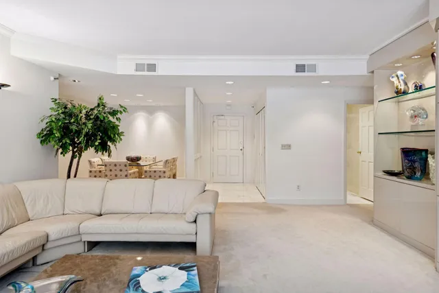 $499,900 | 12700 Sherwood Place, Unit 102, Minnetonka, MN 55305