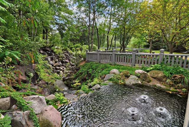 $499,900 | 12700 Sherwood Place, Unit 102, Minnetonka, MN 55305