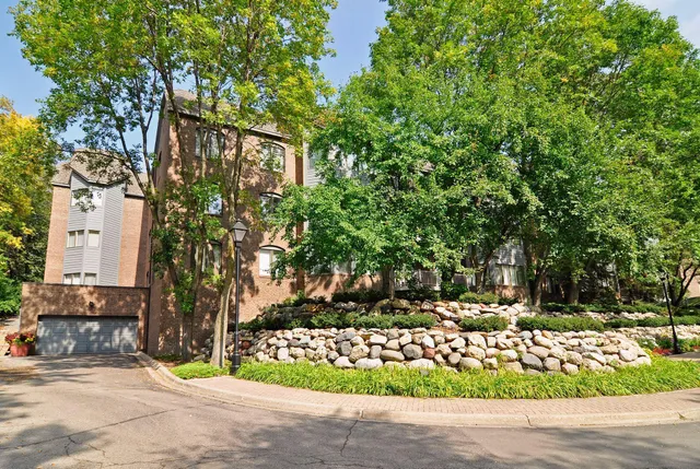 $499,900 | 12700 Sherwood Place, Unit 102, Minnetonka, MN 55305