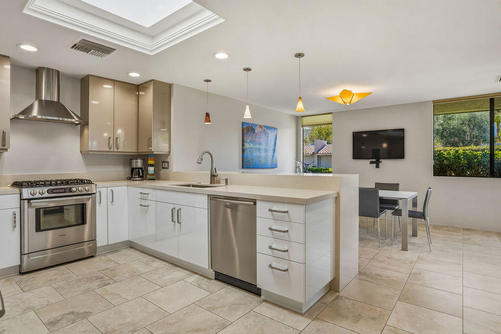 43 Cornell Drive Rancho Mirage, CA 92270 - Photo 15 of 51 Kitchen Looking into Breakfast Area