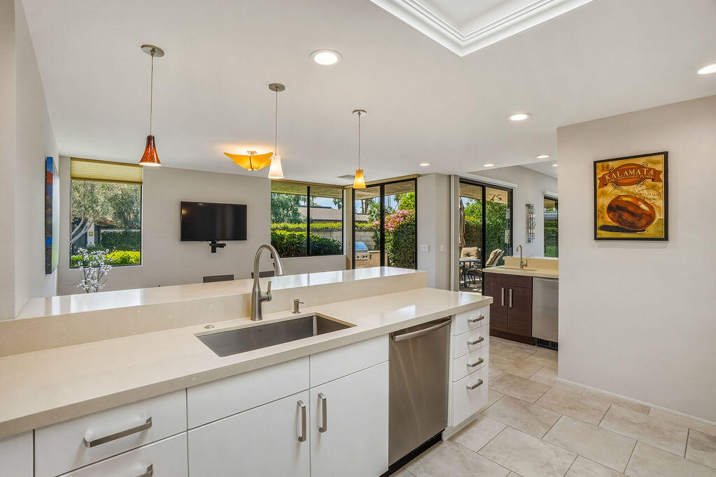 43 Cornell Drive Rancho Mirage, CA 92270 - Photo 16 of 51 Kitchen View
