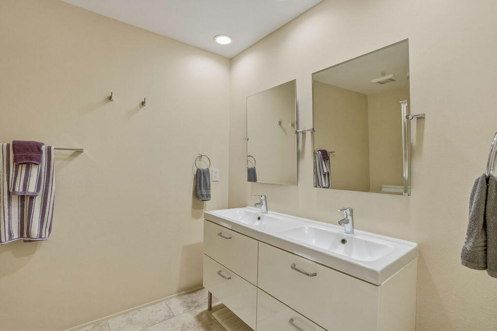 43 Cornell Drive Rancho Mirage, CA 92270 - Photo 31 of 51 Guest Bath 1