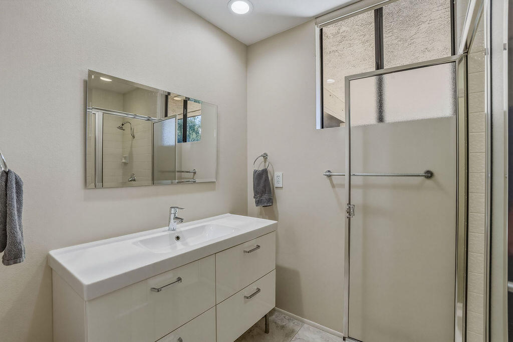 43 Cornell Drive Rancho Mirage, CA 92270 - Photo 35 of 51 Guest Bath 2