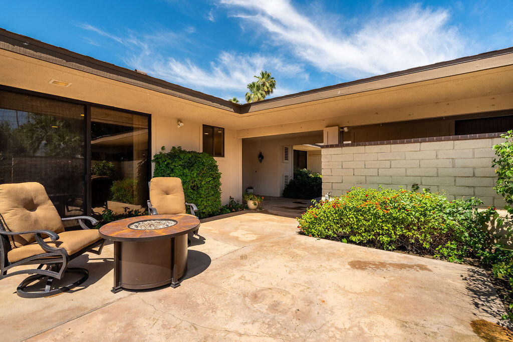 43 Cornell Drive Rancho Mirage, CA 92270 - Photo 36 of 51 Courtyard Enterance