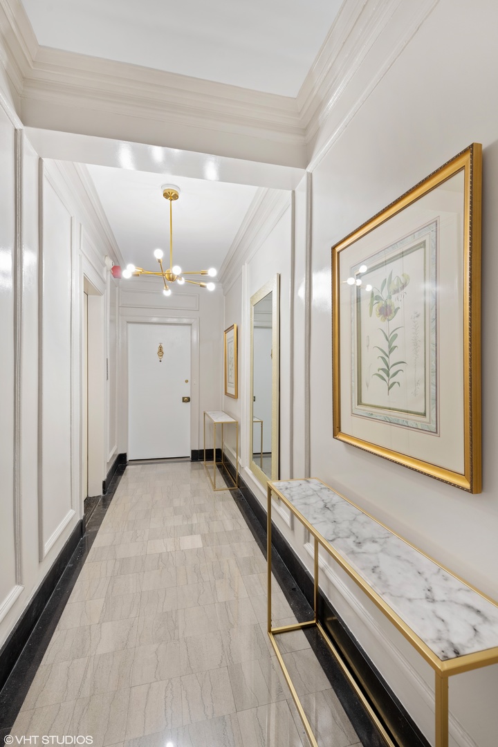 Undisclosed Address Chicago, IL 60657 - Photo 3 of 17 a view of a large mirror