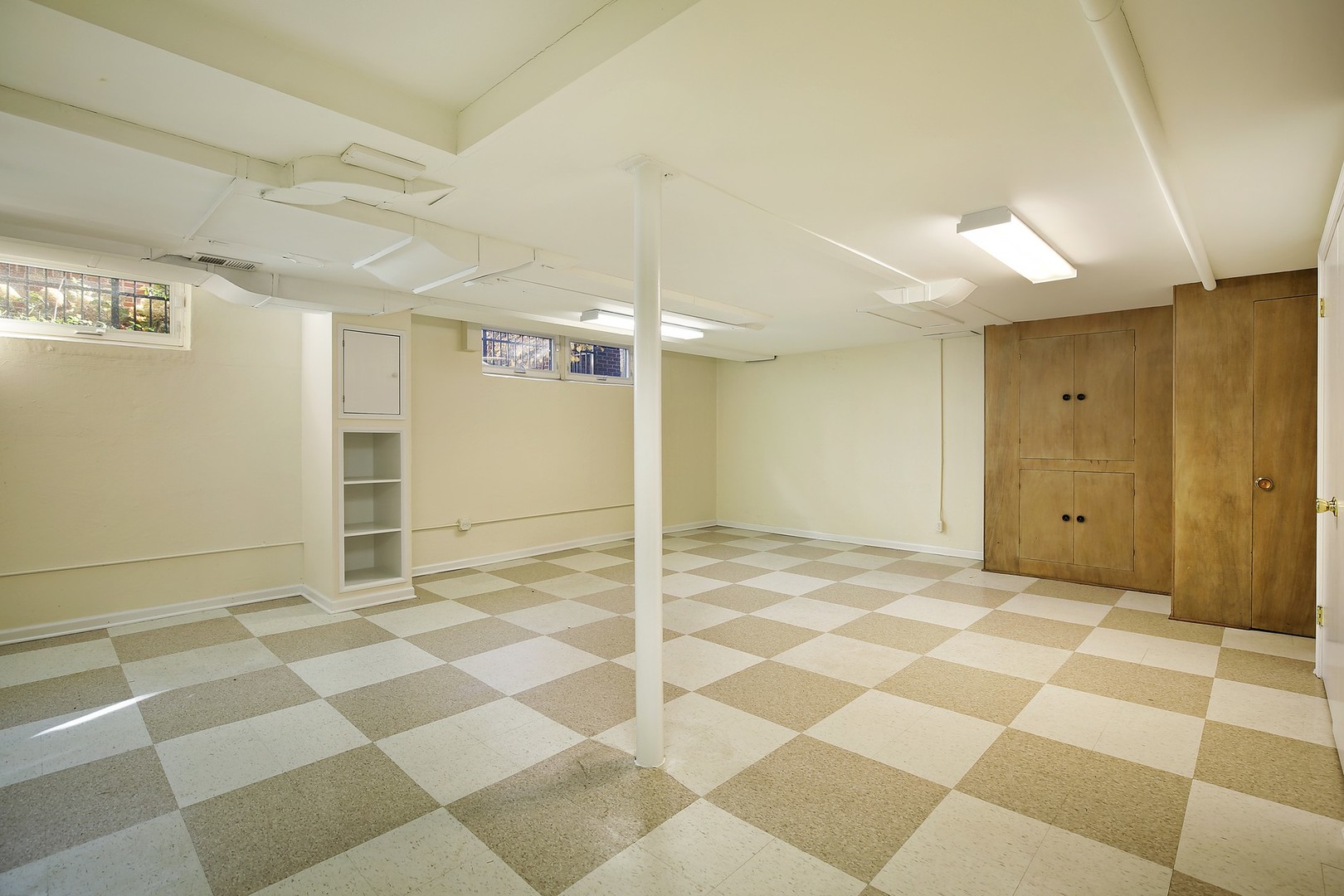 704 Kent Road Kenilworth, IL 60043 - Photo 13 of 18