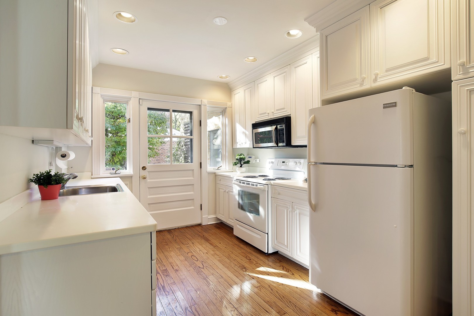 704 Kent Road Kenilworth, IL 60043 - Photo 6 of 18