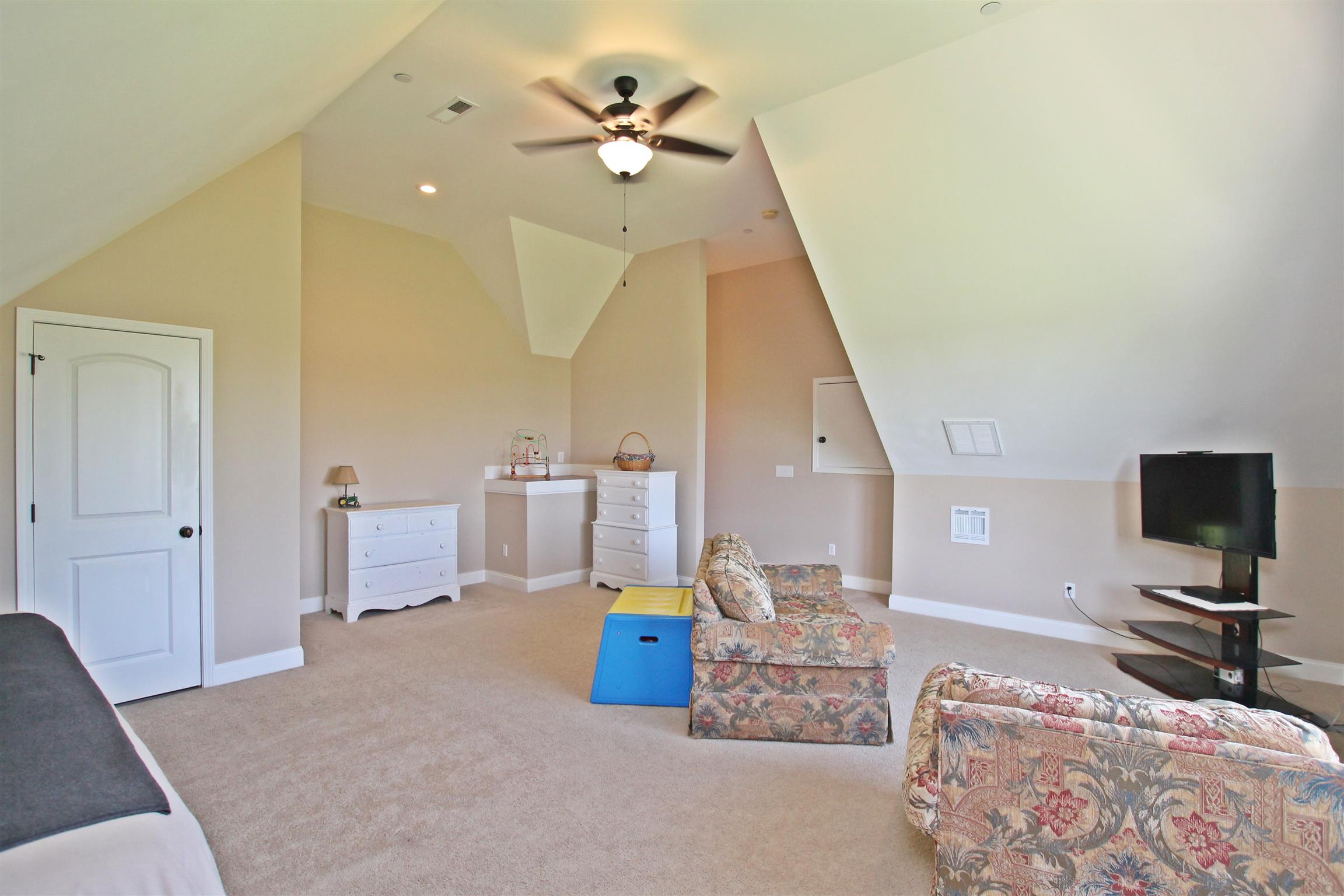 1012 Loganview Way Springfield, TN 37172 - Photo 22 of 30 a living room with furniture and a flat screen tv