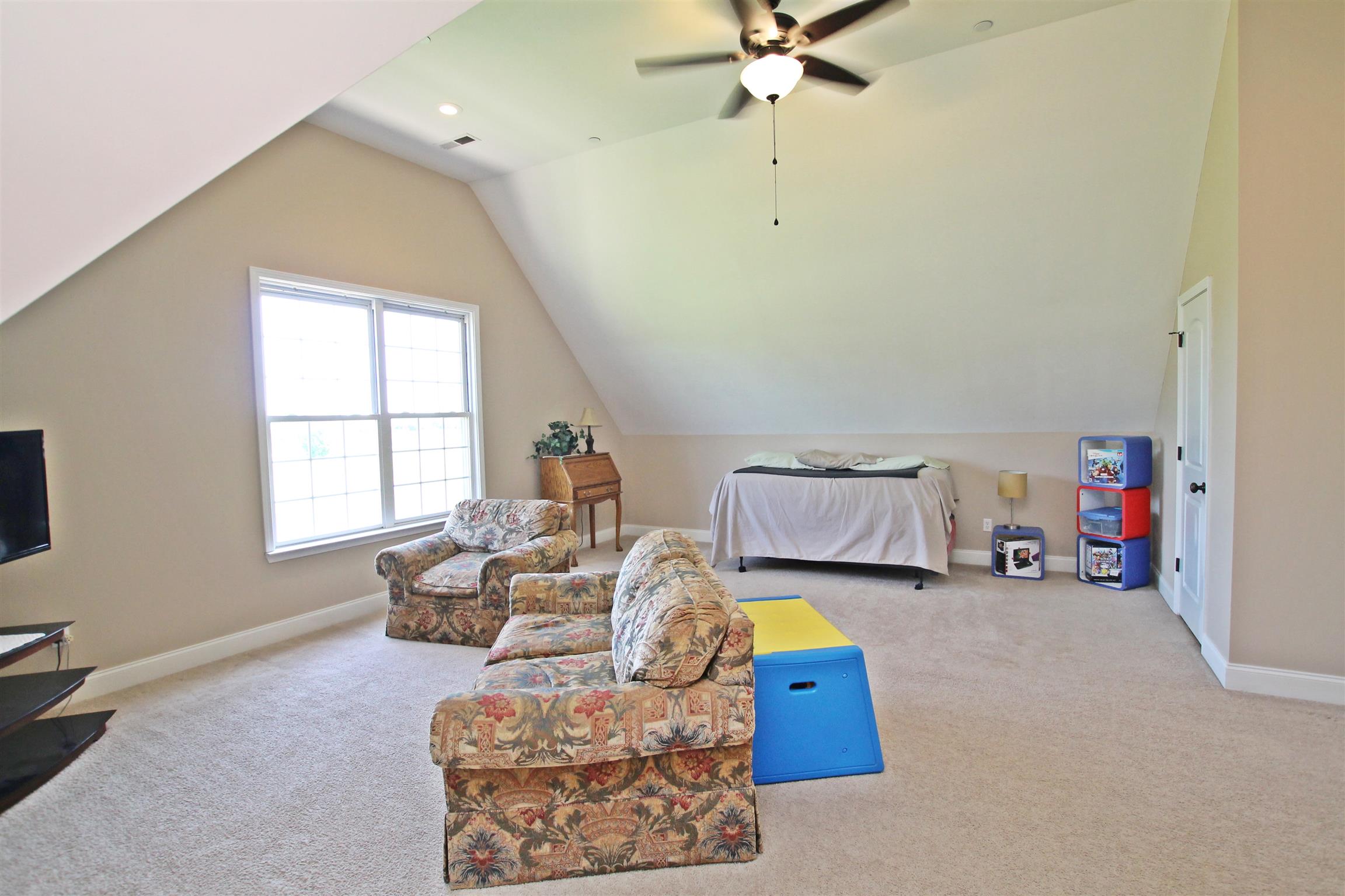 1012 Loganview Way Springfield, TN 37172 - Photo 23 of 30 a living room with furniture and a window
