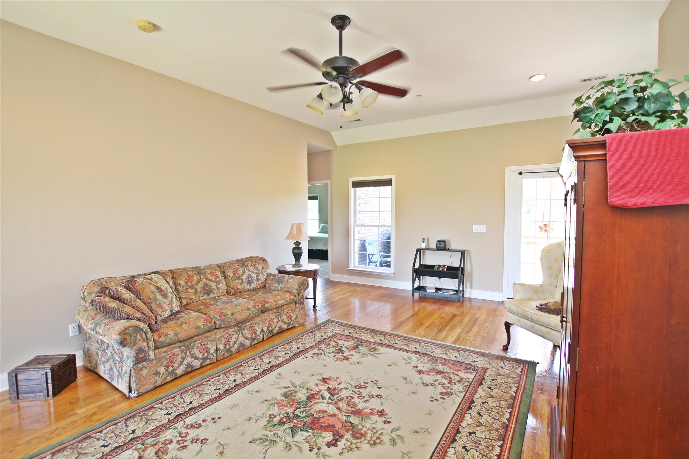 1012 Loganview Way Springfield, TN 37172 - Photo 5 of 30 a living room with furniture