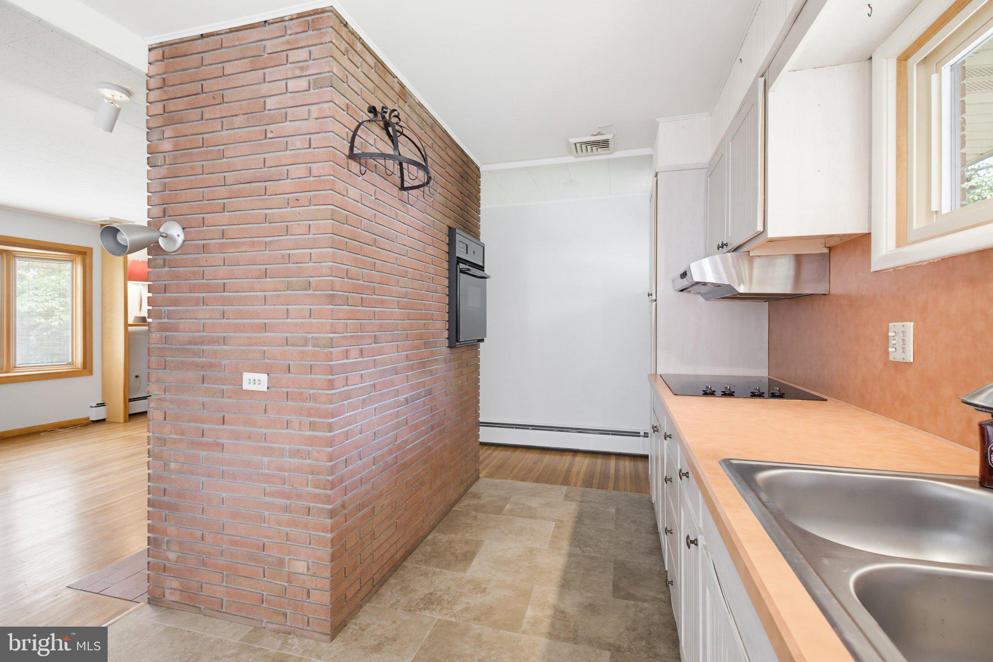 617 Capri Road Lancaster, PA 17603 - Photo 7 of 27 Kitchen