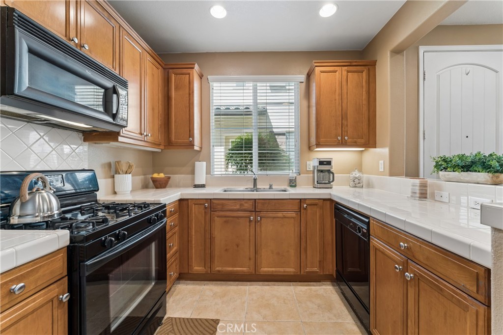 28458 Santa Rosa Lane, Unit 541 Saugus, CA 91350 - Photo 7 of 25