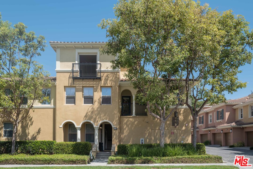 107 Chantilly Irvine, CA 92620 - Photo 2 of 28