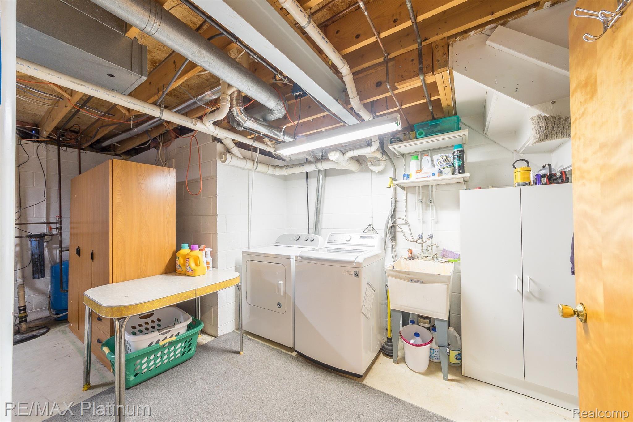3738 West Schafer Road Pinckney, MI 48169 - Photo 70 of 75 Basement laundry area.