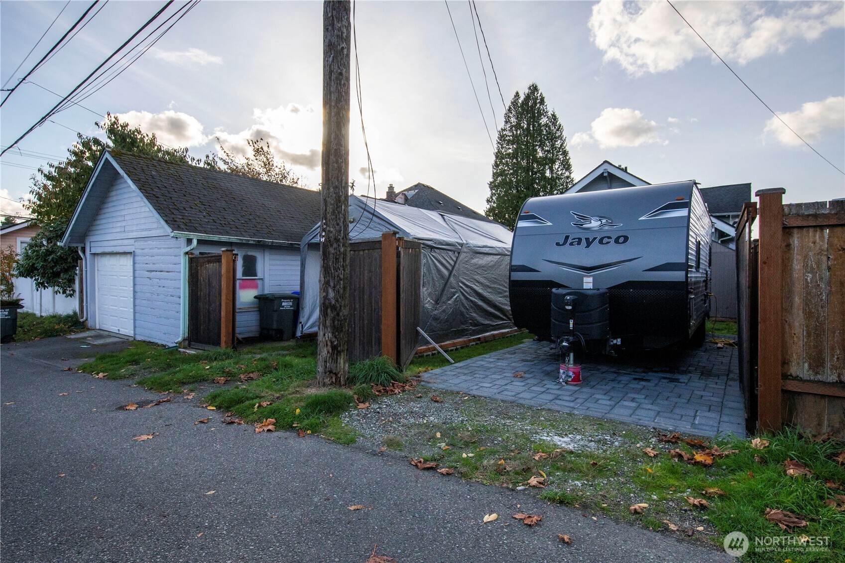 3427 Oakes Avenue Everett, WA 98201 - Photo 8 of 23