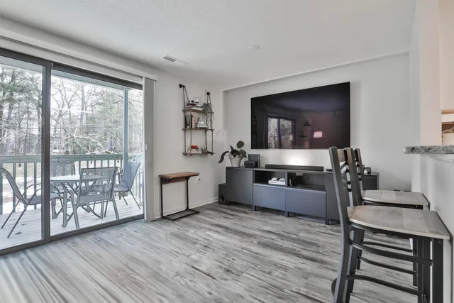 $350,000 | 47 Dogwood Drive, Unit 205, Nashua, NH 03062