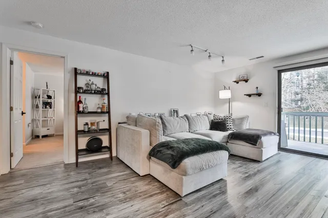 $350,000 | 47 Dogwood Drive, Unit 205, Nashua, NH 03062