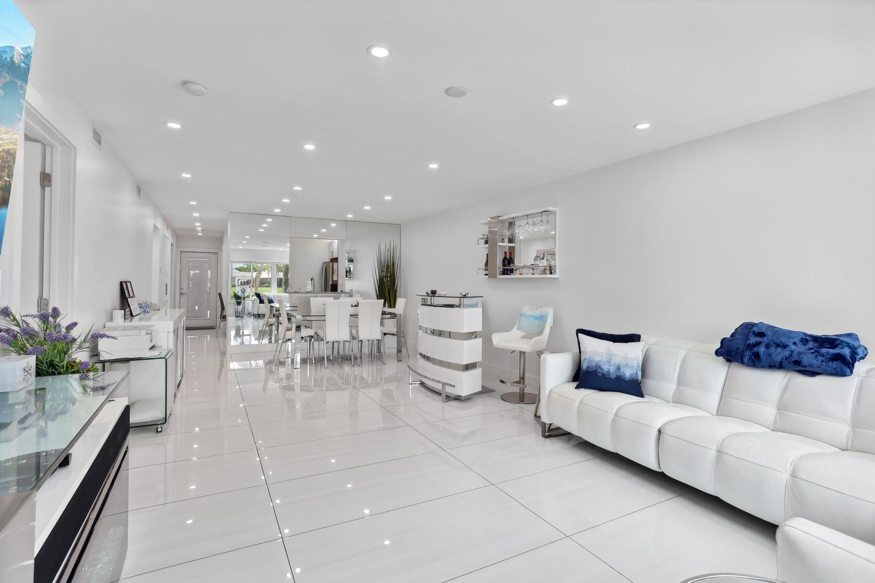 9034 Flynn Circle, Unit 5 Boca Raton, FL 33496 - Photo 7 of 16 20231005180930684793000000-o
