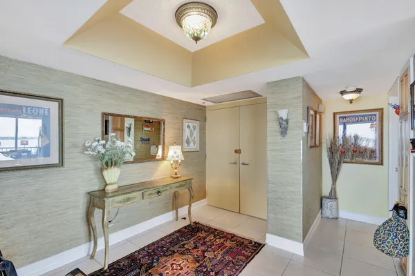 $8,000 | 5510 North Ocean Drive, Unit 14D, Singer Island, FL 33404