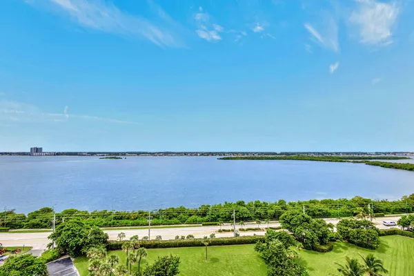 $8,000 | 5510 North Ocean Drive, Unit 14D, Singer Island, FL 33404